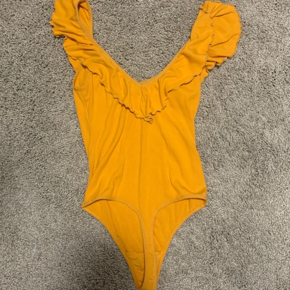 SOLD  ARITZIA (Wilfred) Off-the-Shoulder Frill Bodysuit - Picture 2 of 2